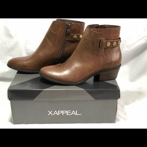 NWT Xappeal Dark Brown Size 6.5 Ankle Booties